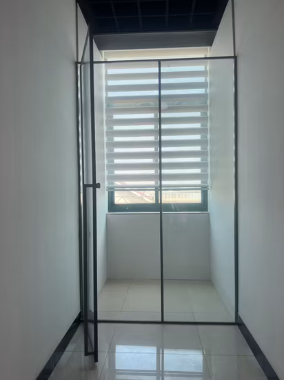 Armário de remédios com iluminação de vidro Jinghu Armário de remédios com espelho de LED, montagem embutida ou em superfície, desembaçador, dimmer, armário de remédios iluminado para banheiro de 3 portas